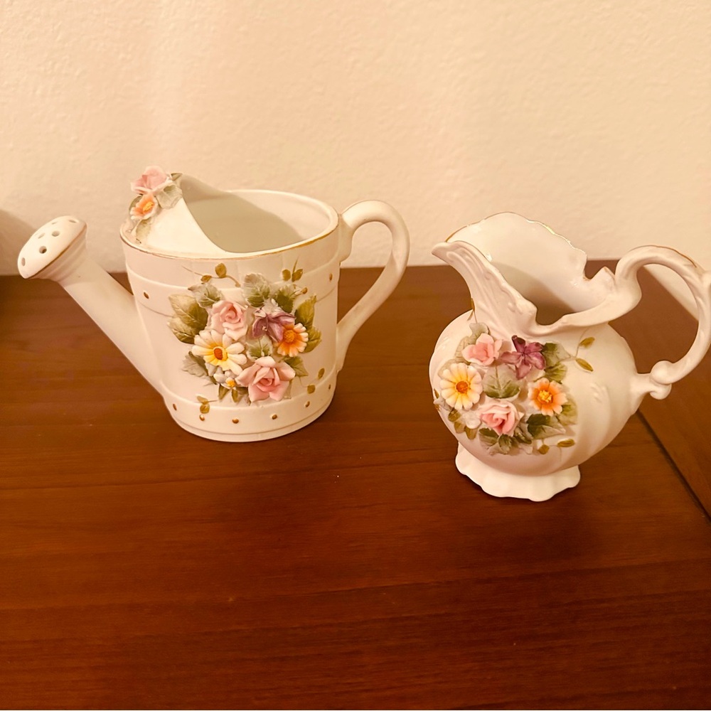 Porcelain‎ Watering Can Pot Set Beautiful 3D
Flowers Vintage 1990's